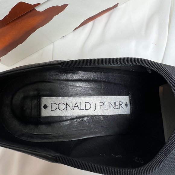 Donald J Pliner Womens Black Stretch Mesh Leather Chunky Heels Size 8.5 - Picture 4 of 10